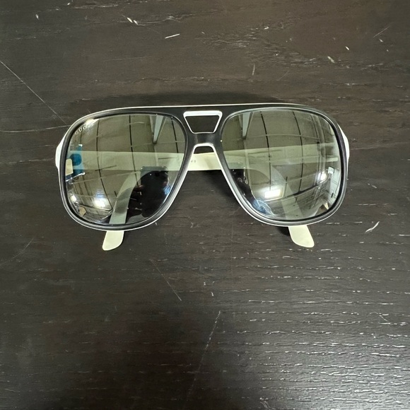white gucci aviator sunglasses